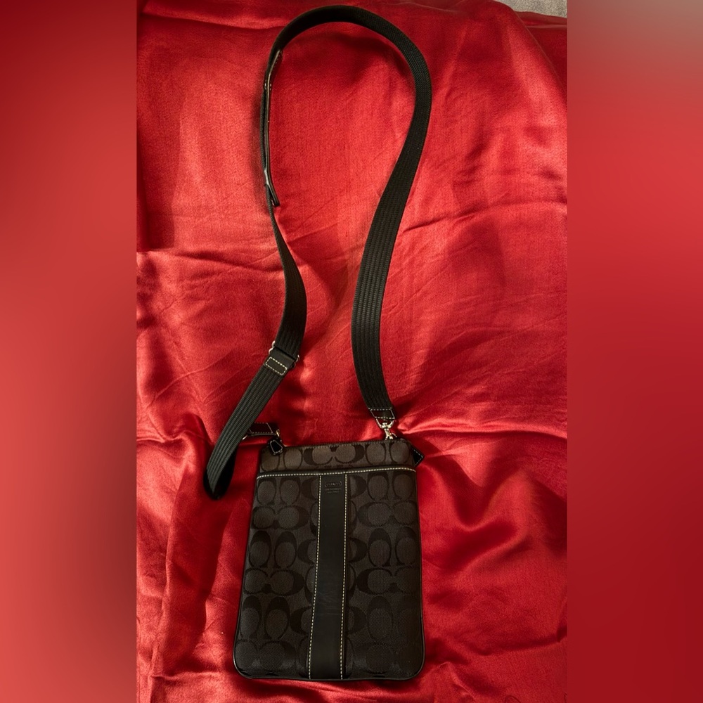 Vintage Coach Black Signature C Jacquard Swingpack Crossbody Messenger Bag
